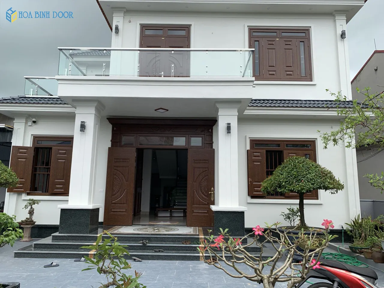 Giá Cửa Thép Vân Gỗ Hiện Đại - Mới Nhất Hiện Nay